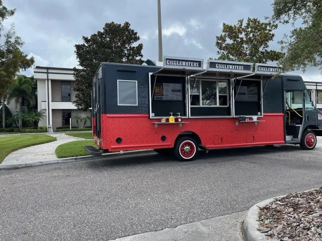 the-giggletruck-spent-the-afternoon-feeding-the-fine-folks-at-the-pinellas-county-sheriffs-office 30227 thegiggletruckspenttheafternoonfeedingthefinefolksatthepinellascountysheriffsoffice.jpg